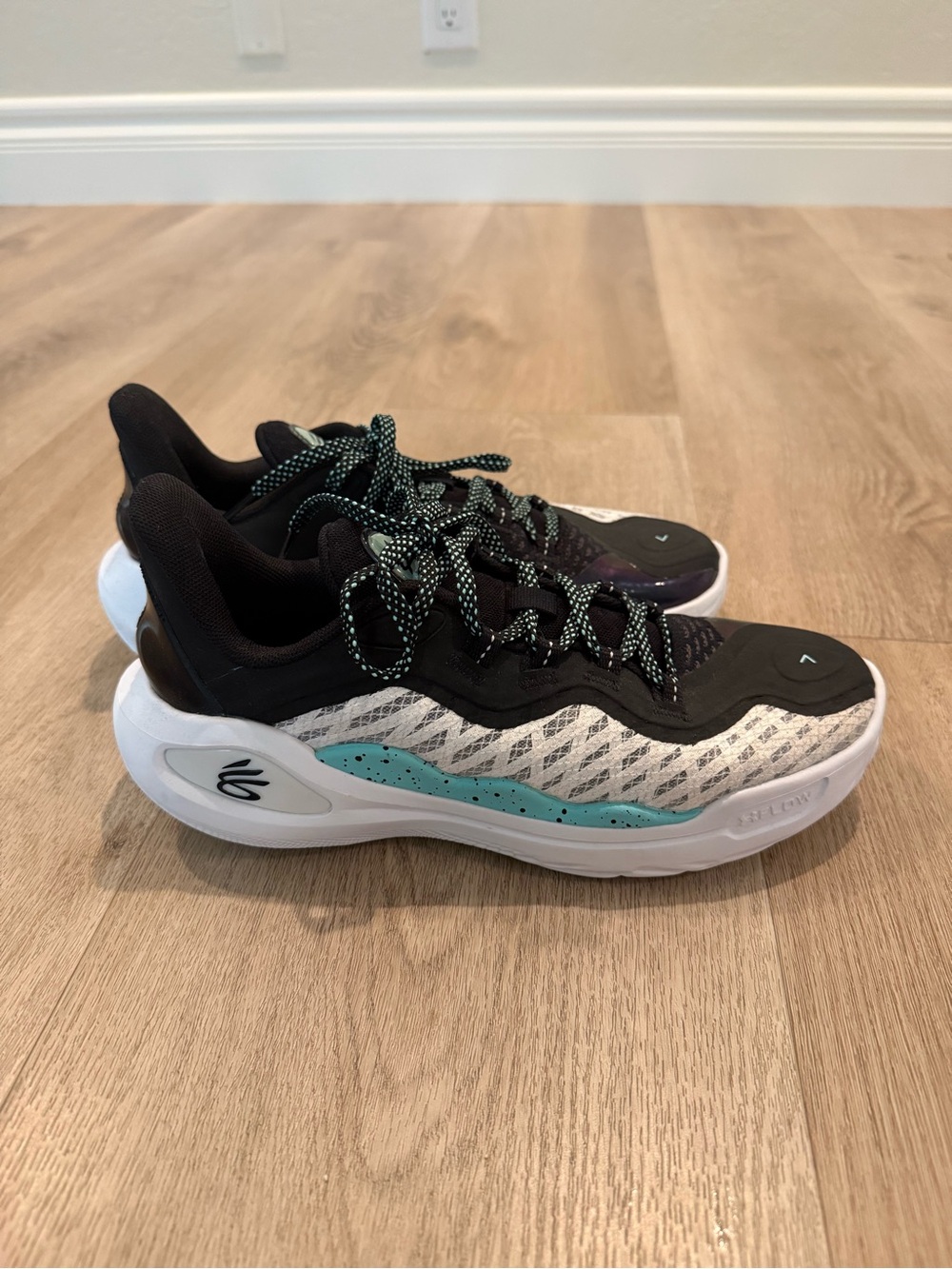 Under Armour CURRY 11 size 7.5 Shoes - Black, White & Teal